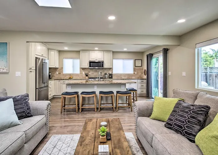 Coastal Carlsbad Home: 1 Mi To Beach & Downtown
