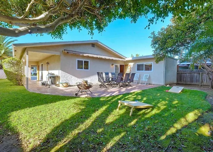 Great Group Retreat! Hacienda Decor, Spacious Floor Plan, Private Backyard