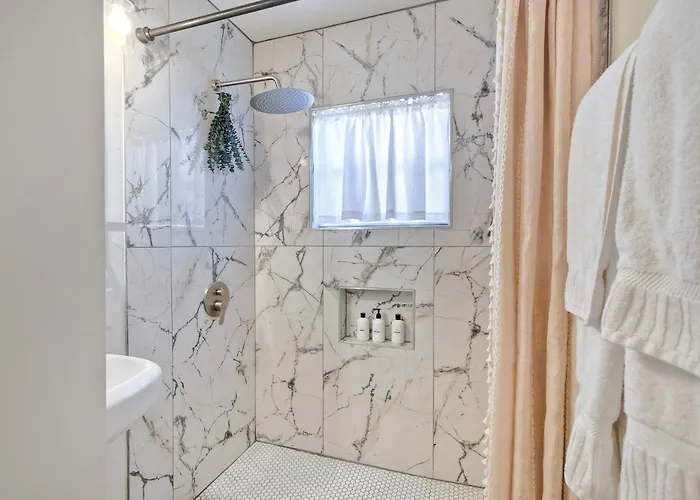 Walk To Beach - Ev Charger - Outdoor Dining - 2Br